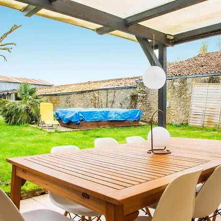 La Maison Des Artistes ! Jolie Maison De Campagne 度假居 *
